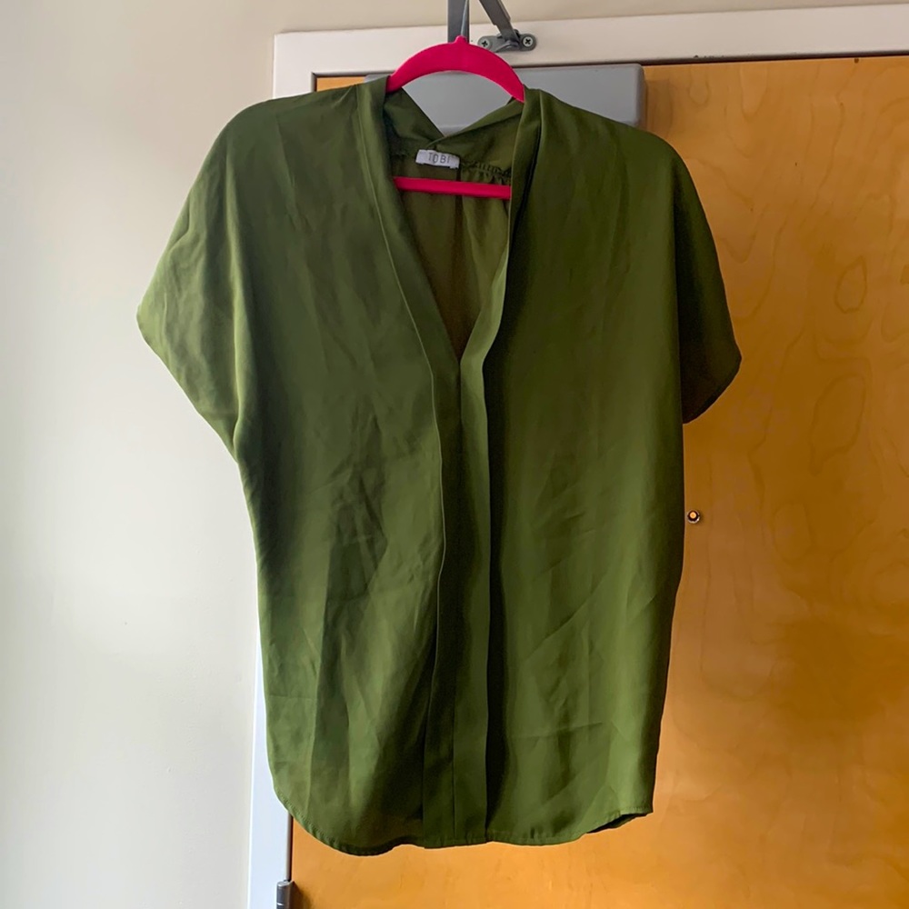 Green flowy short sleeve top